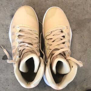 Basketball shoes (no box)